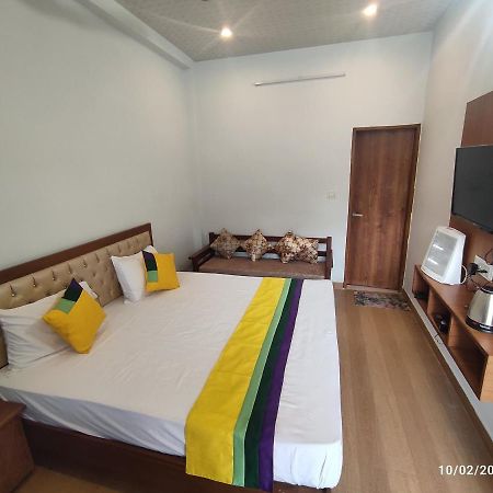 Hotel Studioz Sahastradhara デヘラードゥーン エクステリア 写真