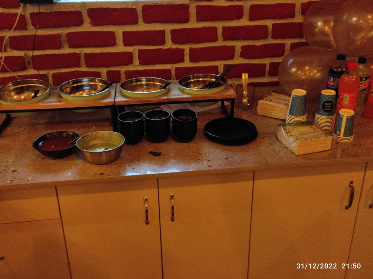 Hotel Studioz Sahastradhara デヘラードゥーン エクステリア 写真