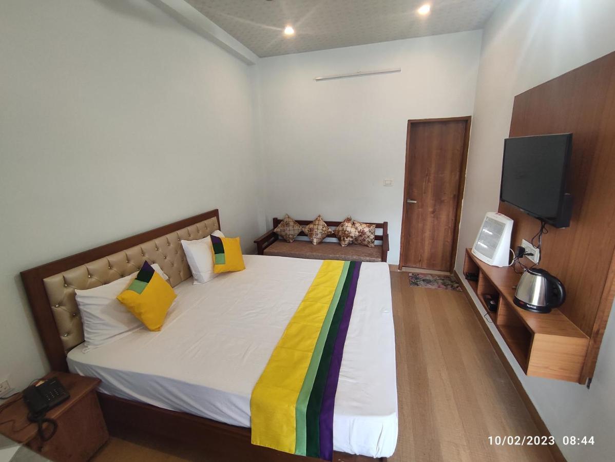 Hotel Studioz Sahastradhara デヘラードゥーン エクステリア 写真