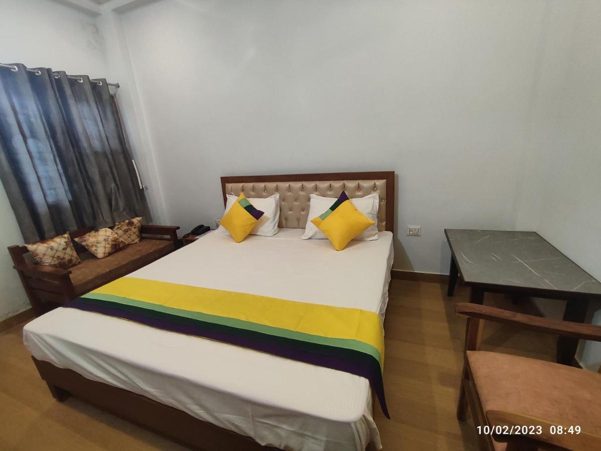 Hotel Studioz Sahastradhara デヘラードゥーン エクステリア 写真