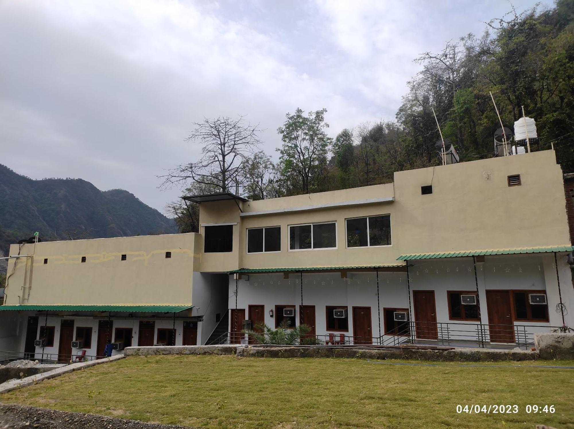 Hotel Studioz Sahastradhara デヘラードゥーン エクステリア 写真